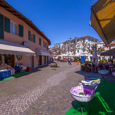 Leonardo House Garden In Center - Happy Stresa